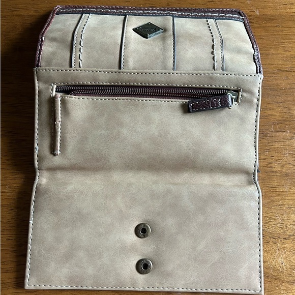 b.ø.c Cøncept Large tri-fold wallet GUC - Picture 8 of 11